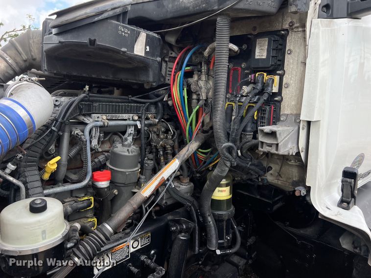 image for item DO2473 2017 Kenworth T680 semi truck