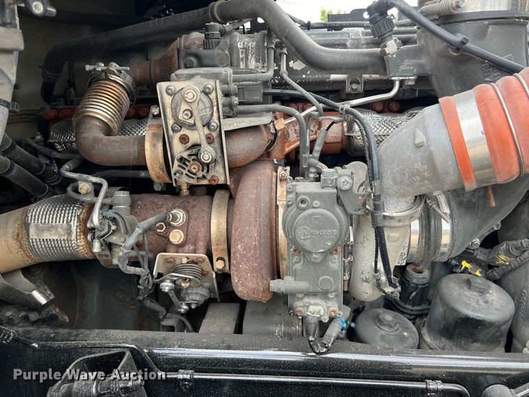 image for item DO2473 2017 Kenworth T680 semi truck