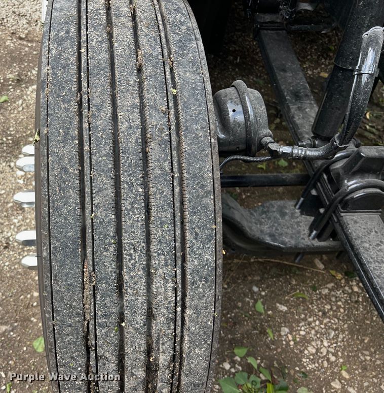 image for item DO2473 2017 Kenworth T680 semi truck