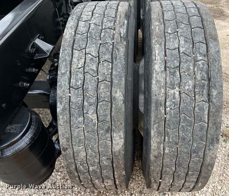 image for item DO2473 2017 Kenworth T680 semi truck