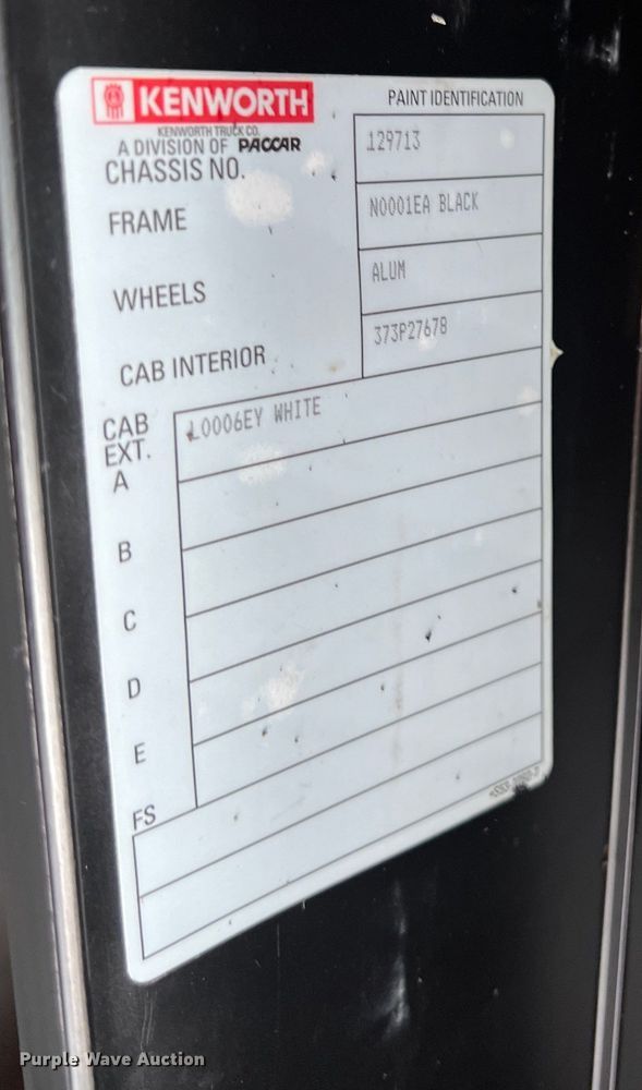 image for item DO2473 2017 Kenworth T680 semi truck