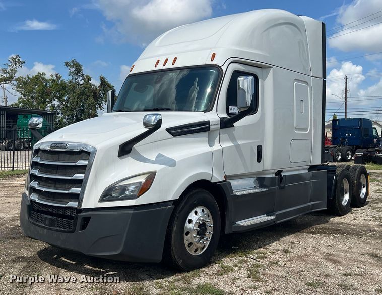 image for item DO2474 2018 Freightliner  Cascadia  semi truck