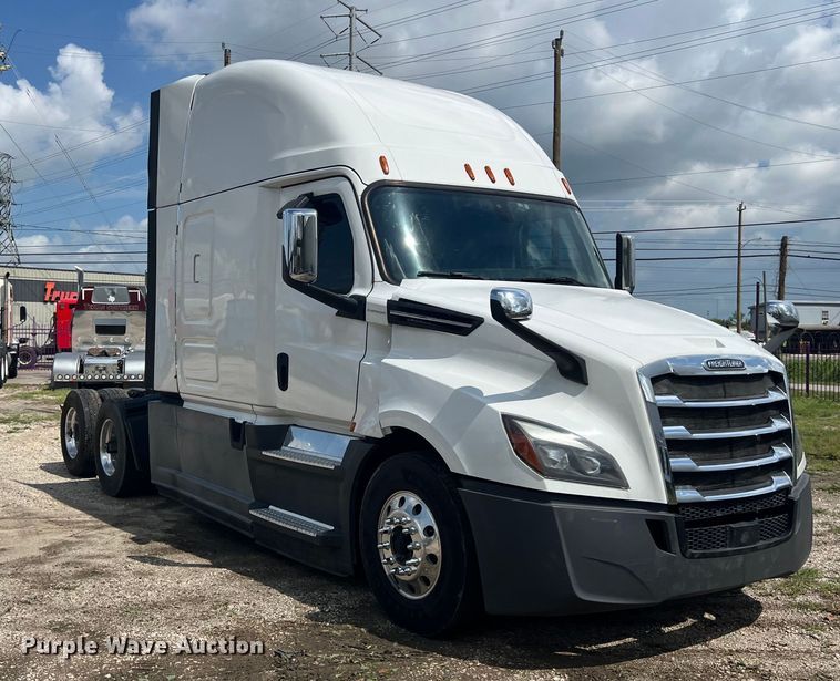 image for item DO2474 2018 Freightliner  Cascadia  semi truck