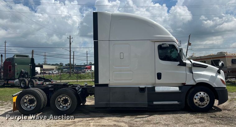 image for item DO2474 2018 Freightliner  Cascadia  semi truck