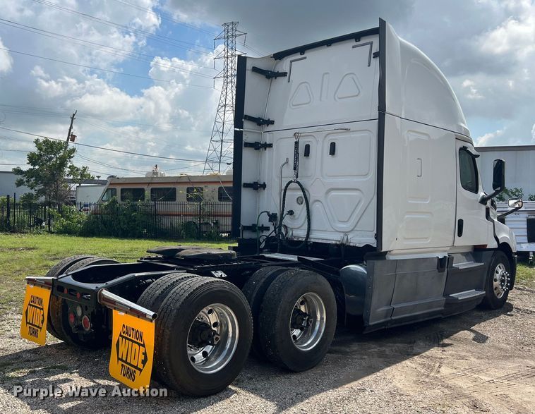 image for item DO2474 2018 Freightliner  Cascadia  semi truck