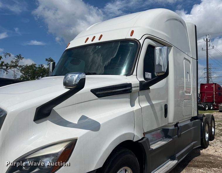image for item DO2474 2018 Freightliner  Cascadia  semi truck