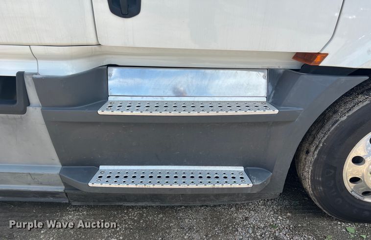 image for item DO2474 2018 Freightliner  Cascadia  semi truck