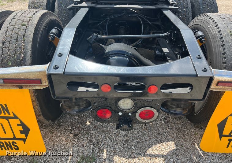 image for item DO2474 2018 Freightliner  Cascadia  semi truck