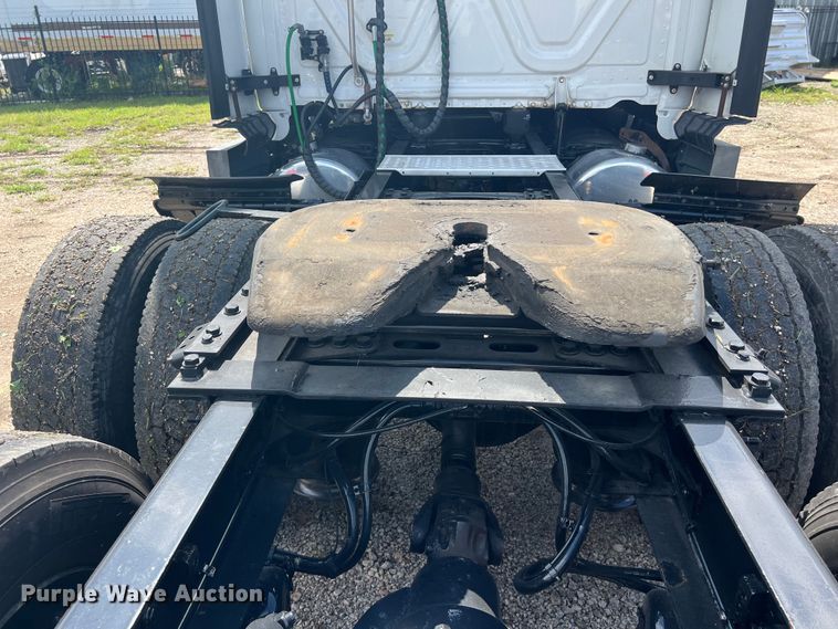 image for item DO2474 2018 Freightliner  Cascadia  semi truck