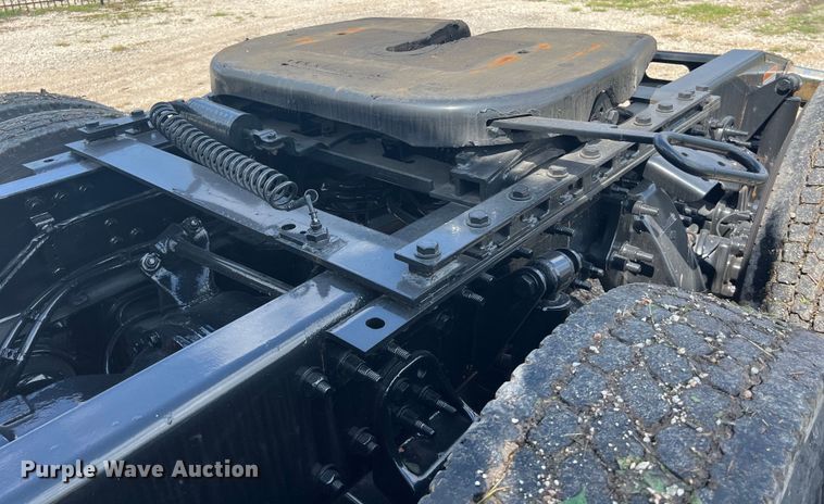 image for item DO2474 2018 Freightliner  Cascadia  semi truck