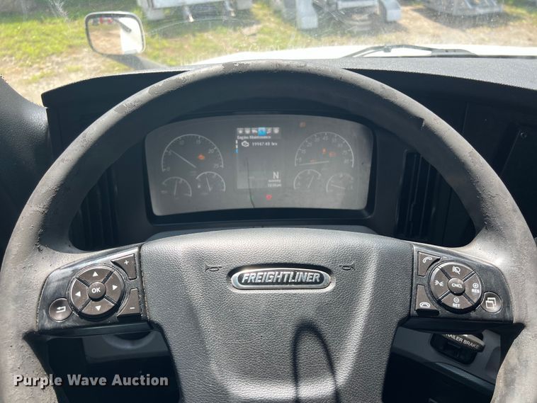 image for item DO2474 2018 Freightliner  Cascadia  semi truck