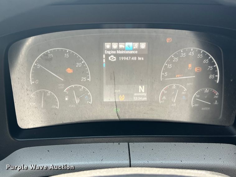 image for item DO2474 2018 Freightliner  Cascadia  semi truck