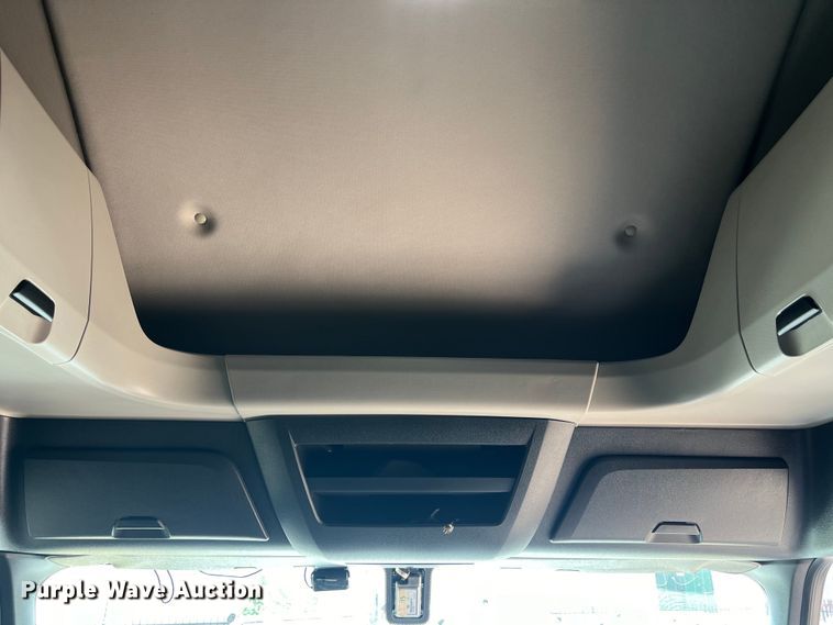 image for item DO2474 2018 Freightliner  Cascadia  semi truck