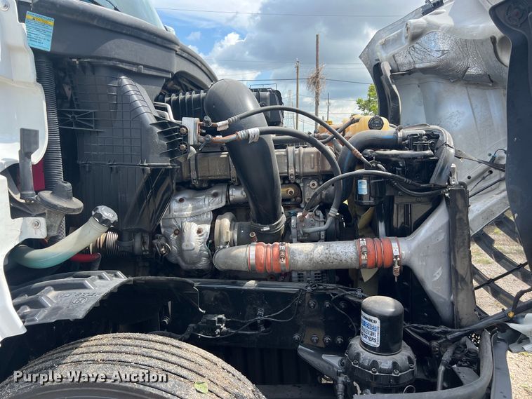 image for item DO2474 2018 Freightliner  Cascadia  semi truck