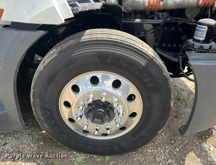 image for item DO2474 2018 Freightliner  Cascadia  semi truck