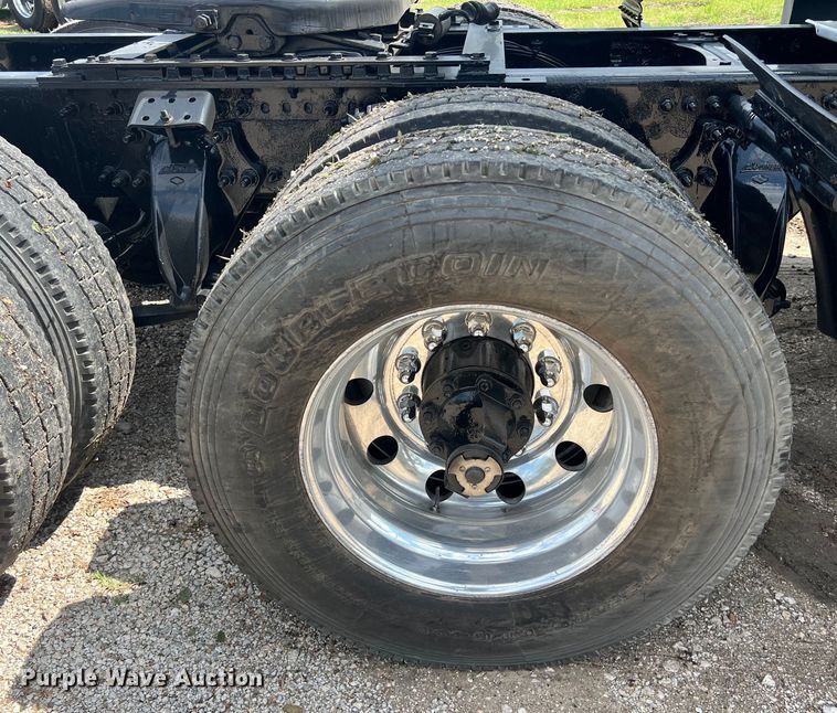 image for item DO2474 2018 Freightliner  Cascadia  semi truck