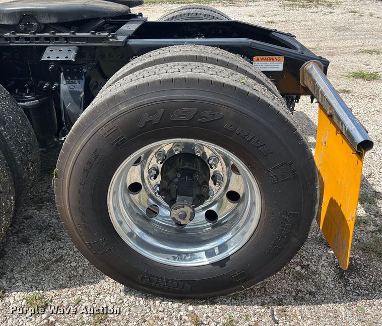 image for item DO2474 2018 Freightliner  Cascadia  semi truck