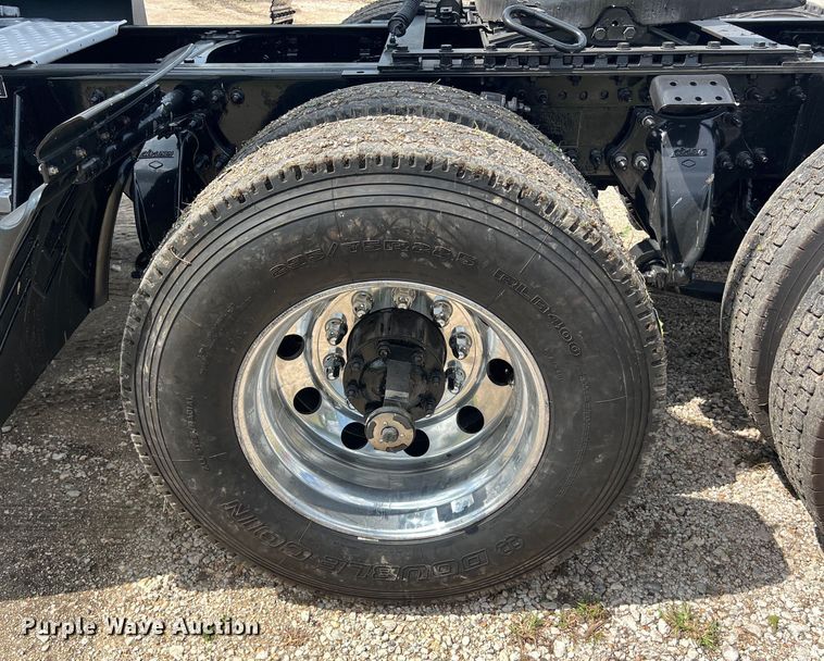 image for item DO2474 2018 Freightliner  Cascadia  semi truck