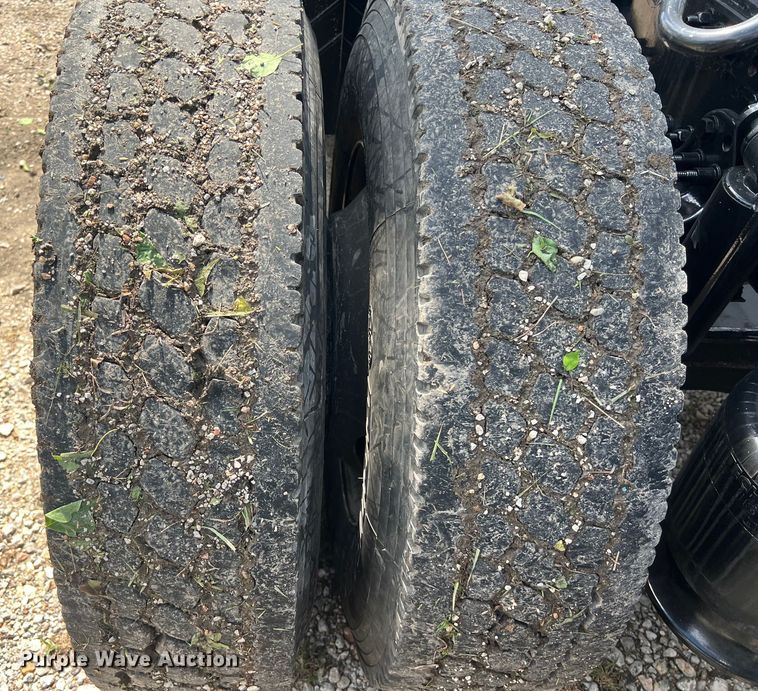 image for item DO2474 2018 Freightliner  Cascadia  semi truck