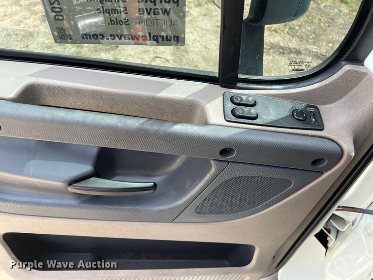 image for item DO2475 2015 Freightliner  Cascadia  semi truck