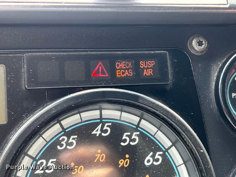 image for item DO2475 2015 Freightliner  Cascadia  semi truck