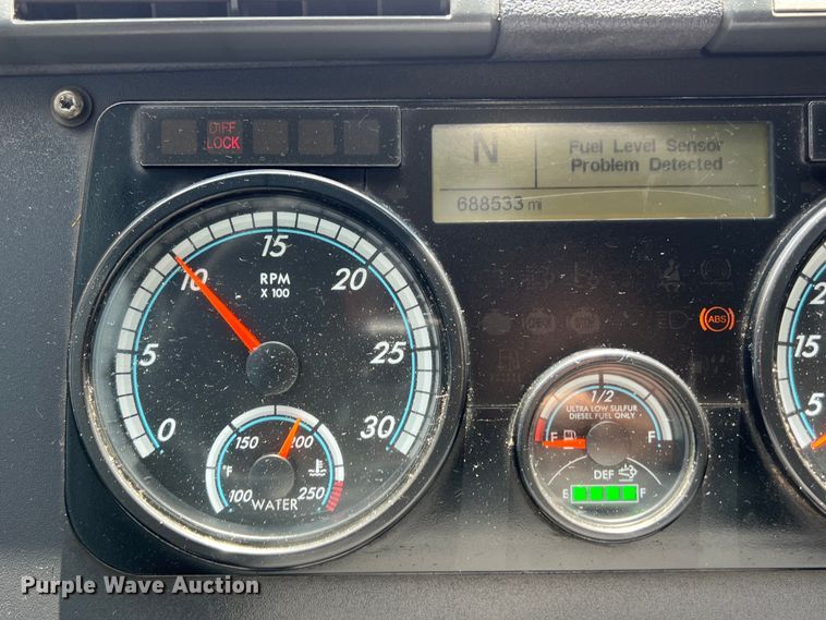 image for item DO2475 2015 Freightliner  Cascadia  semi truck