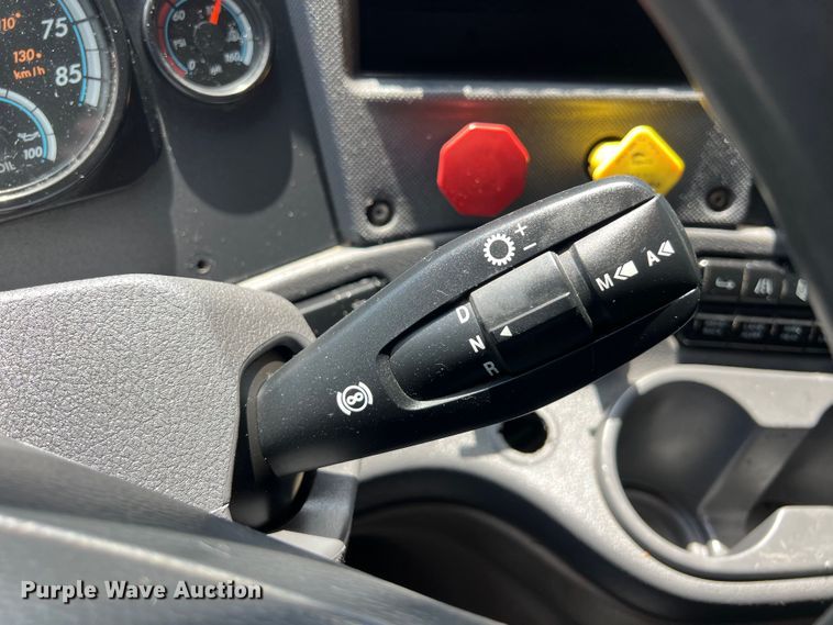 image for item DO2475 2015 Freightliner  Cascadia  semi truck