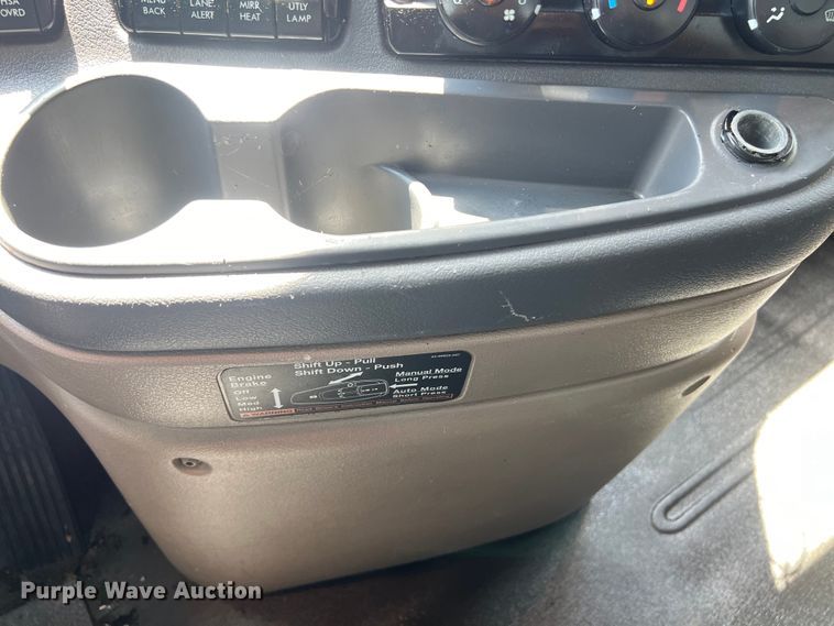 image for item DO2475 2015 Freightliner  Cascadia  semi truck