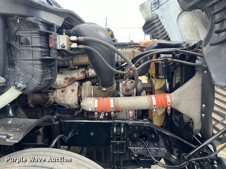 image for item DO2475 2015 Freightliner  Cascadia  semi truck