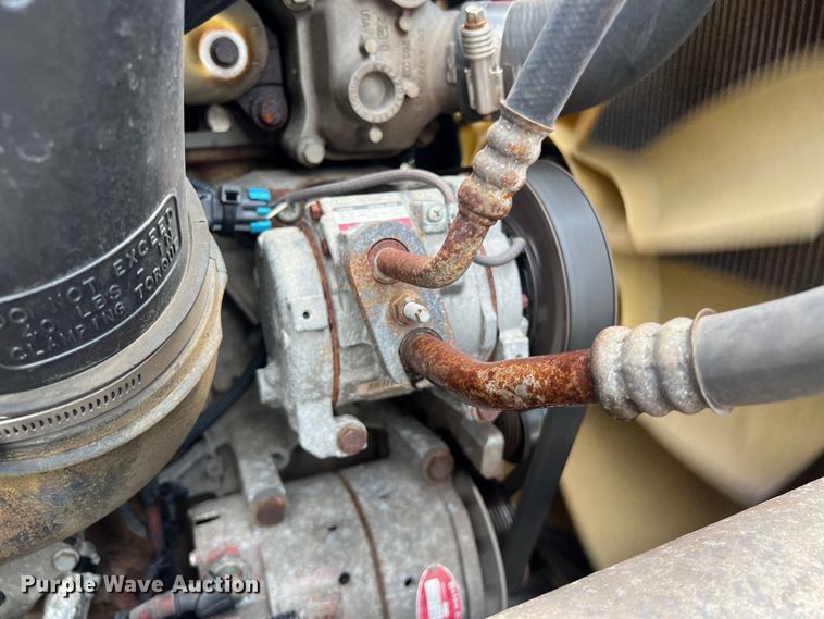 image for item DO2475 2015 Freightliner  Cascadia  semi truck