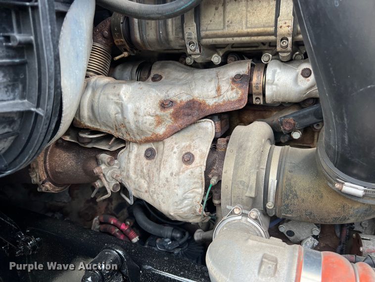 image for item DO2475 2015 Freightliner  Cascadia  semi truck