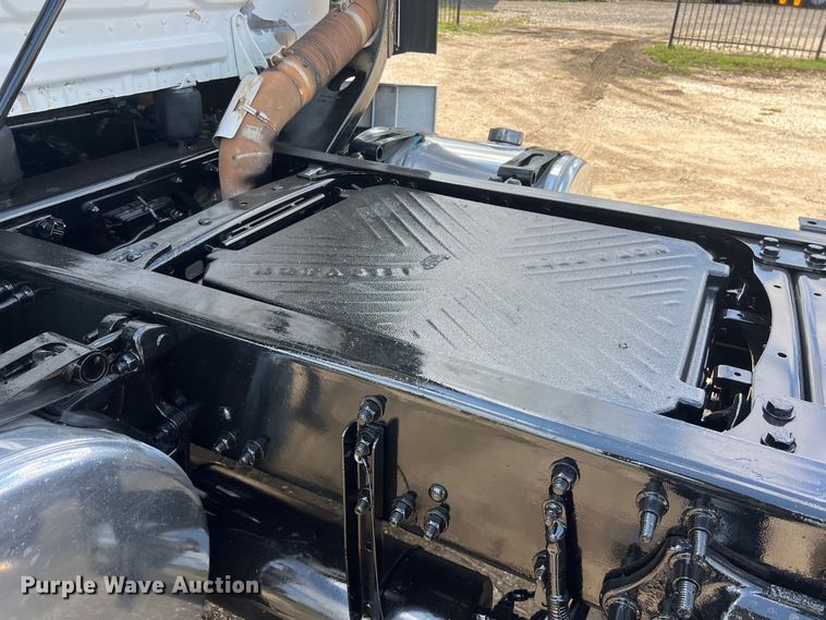 image for item DO2476 2016 Freightliner  Cascadia 125 semi truck