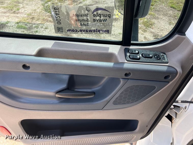 image for item DO2476 2016 Freightliner  Cascadia 125 semi truck