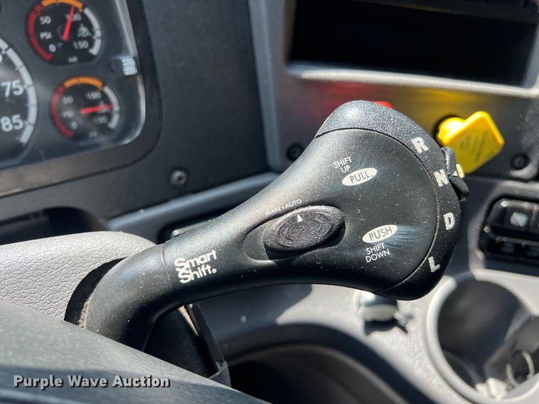 image for item DO2476 2016 Freightliner  Cascadia 125 semi truck