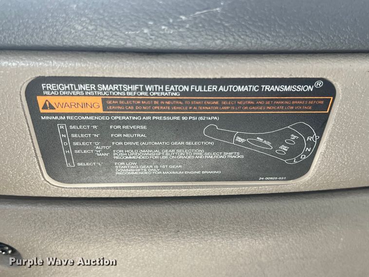 image for item DO2476 2016 Freightliner  Cascadia 125 semi truck