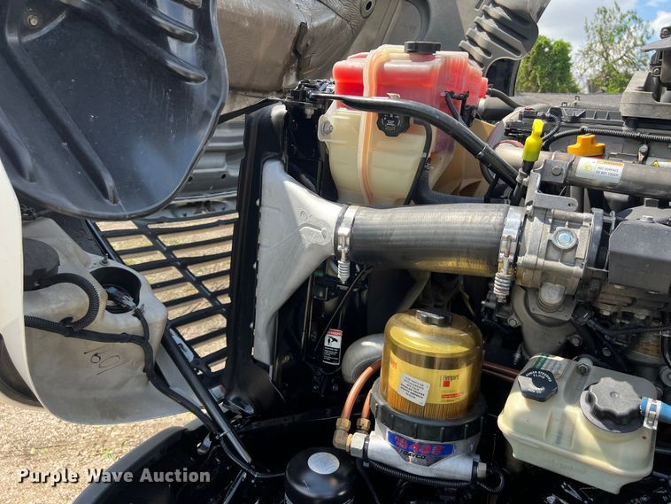 image for item DO2476 2016 Freightliner  Cascadia 125 semi truck