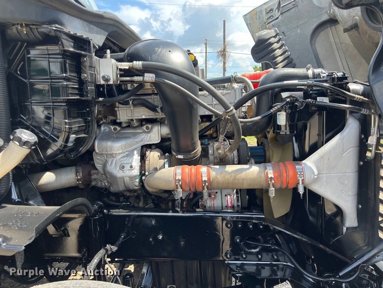 image for item DO2476 2016 Freightliner  Cascadia 125 semi truck