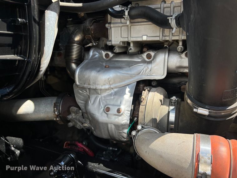 image for item DO2476 2016 Freightliner  Cascadia 125 semi truck