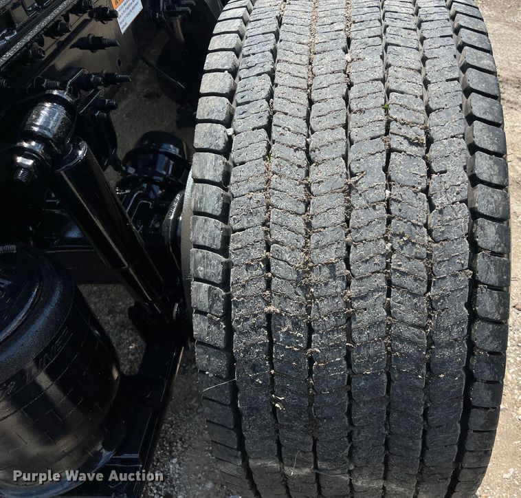 image for item DO2476 2016 Freightliner  Cascadia 125 semi truck