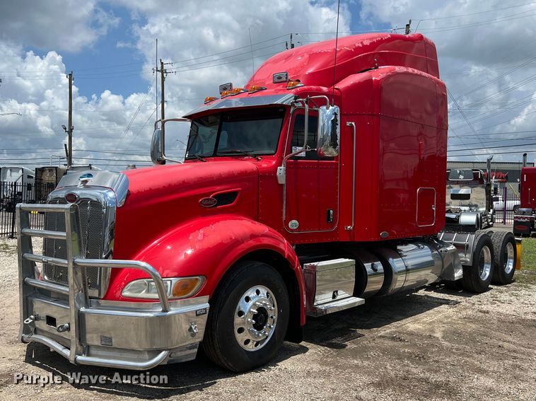 image for item DO2477 2012 Peterbilt  386 semi truck