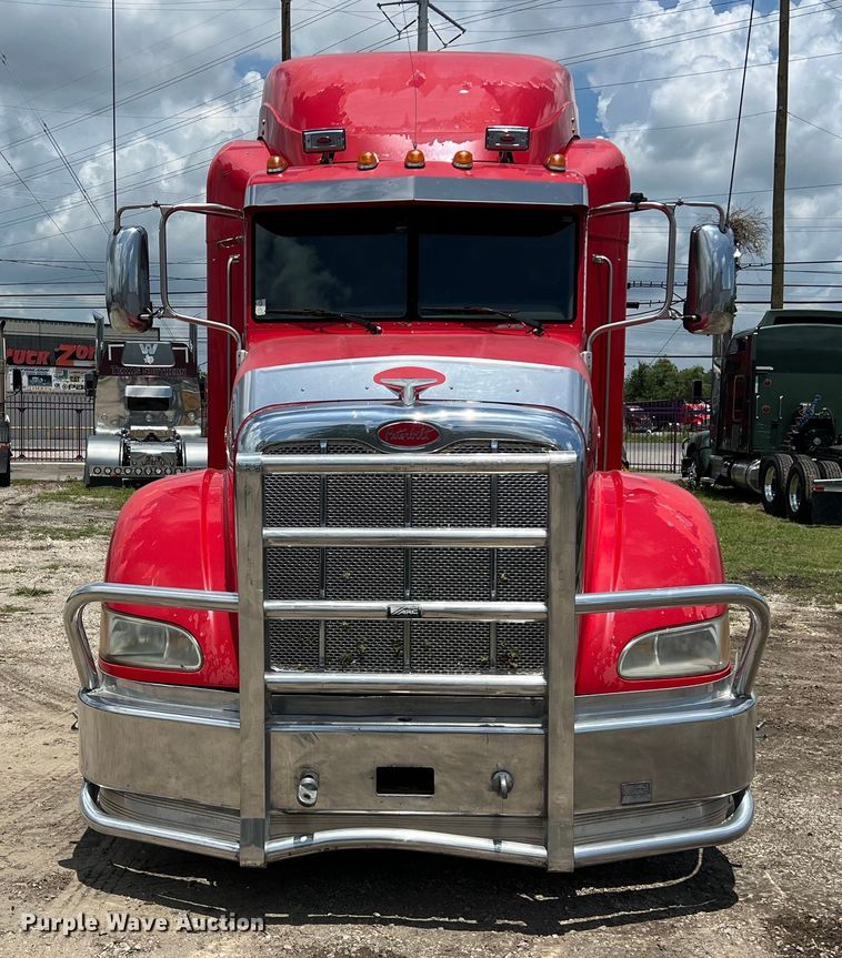 image for item DO2477 2012 Peterbilt  386 semi truck