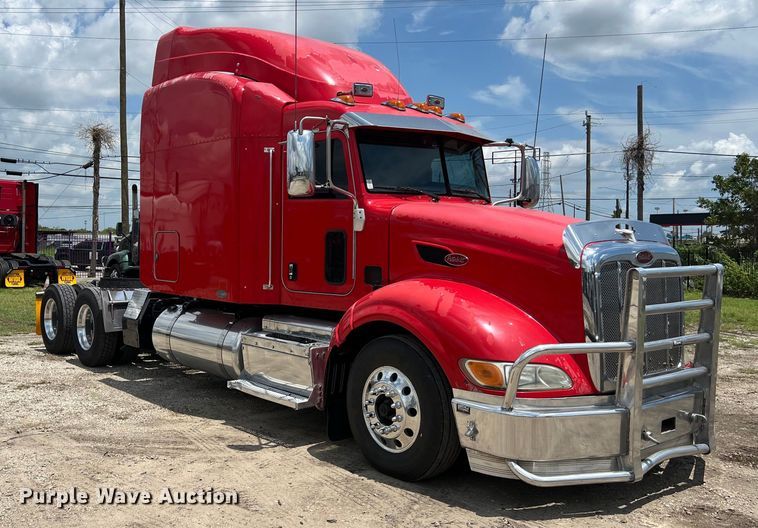 image for item DO2477 2012 Peterbilt  386 semi truck