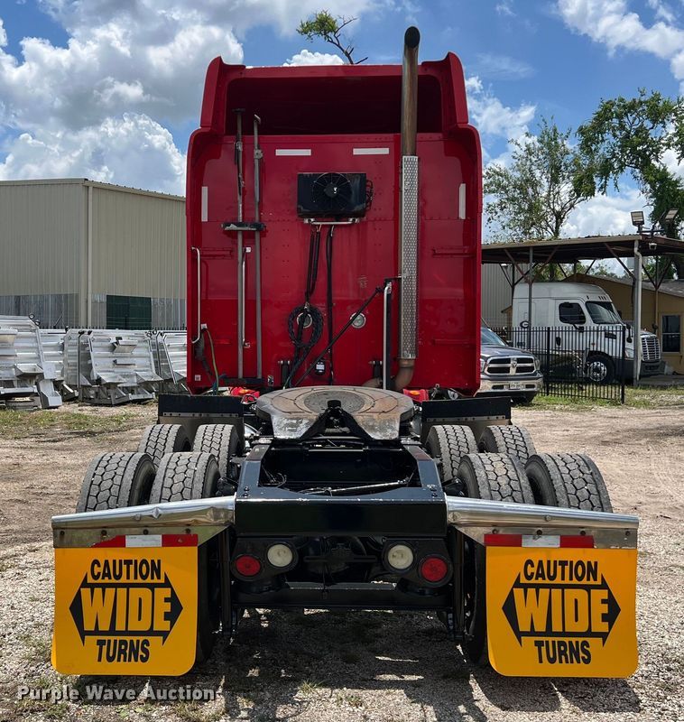 image for item DO2477 2012 Peterbilt  386 semi truck