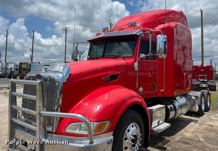 image for item DO2477 2012 Peterbilt  386 semi truck