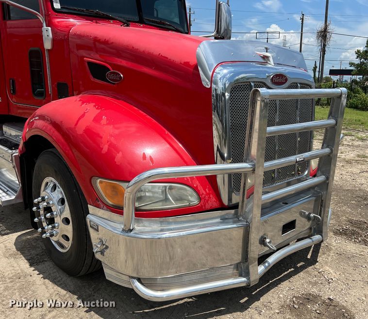 image for item DO2477 2012 Peterbilt  386 semi truck