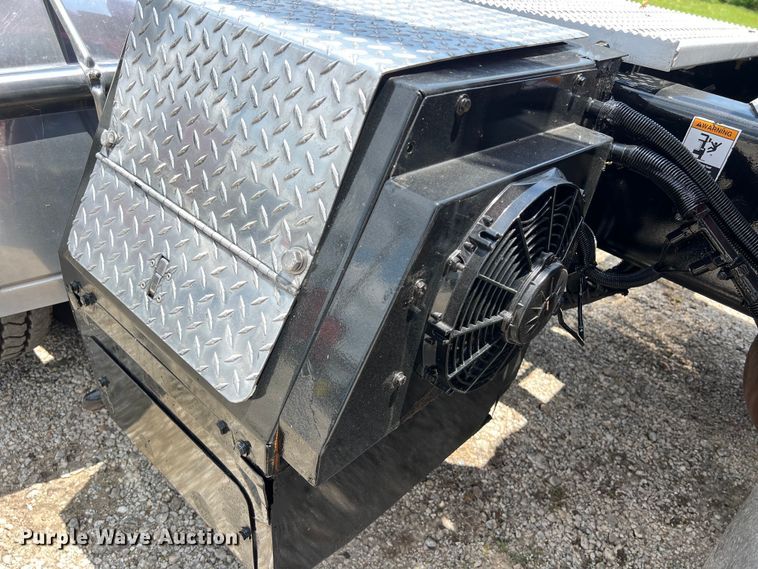 image for item DO2477 2012 Peterbilt  386 semi truck