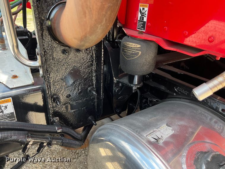 image for item DO2477 2012 Peterbilt  386 semi truck