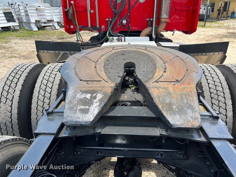 image for item DO2477 2012 Peterbilt  386 semi truck