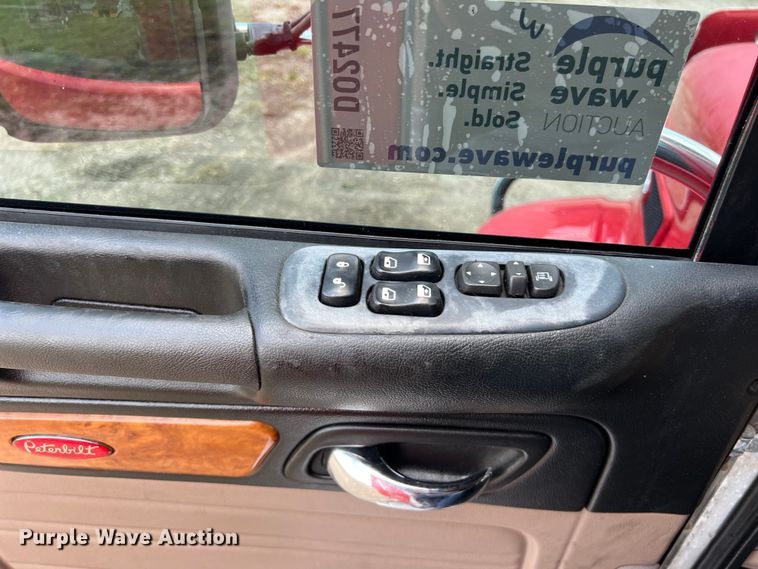 image for item DO2477 2012 Peterbilt  386 semi truck