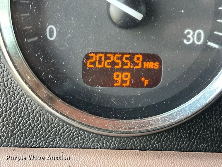 image for item DO2477 2012 Peterbilt  386 semi truck